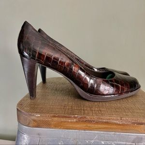 STUART WEITZMAN Brown Crocodile Embossed Patent Leather 3.5” Heel Pumps Size 11